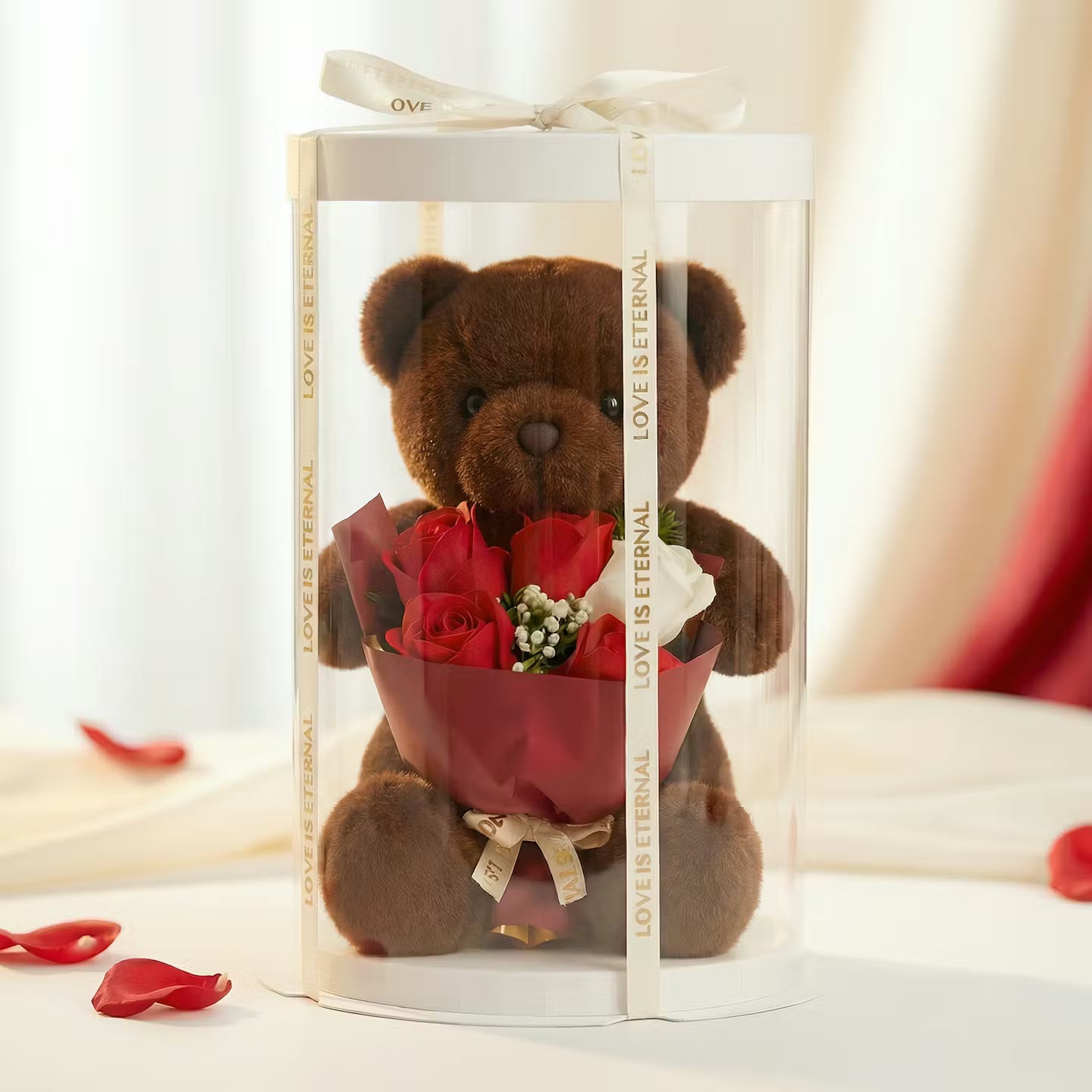 Pluszowy Miś z Bukietem Mydlanych Róż